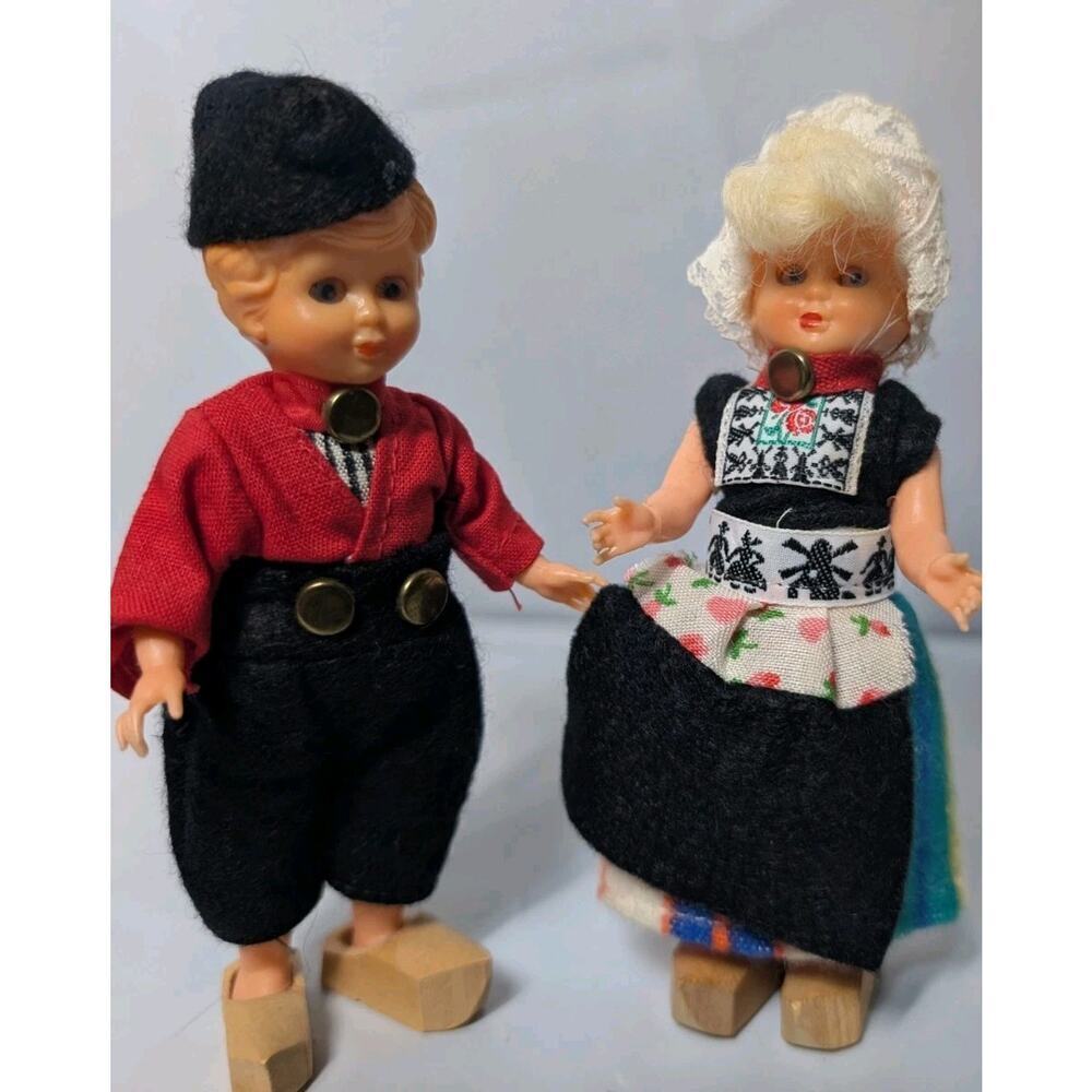 Vintage Set Of 2 Dutch Dolls Wooden Clogs Volendam Closing Eyes 5"